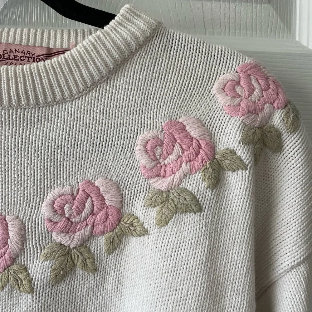 Vintage Cream Crewneck Sweater With Roses - Picture 2 of 5